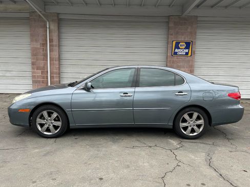 Used 2005 Lexus ES 330 image 2