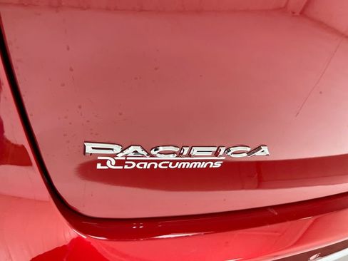 New 2026 Chrysler Pacifica Limited image 28