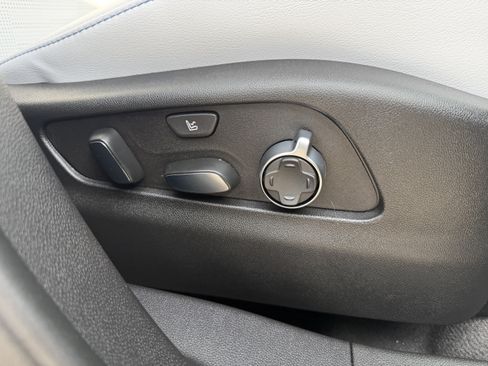 Used 2025 Cadillac XT4 Sport image 25