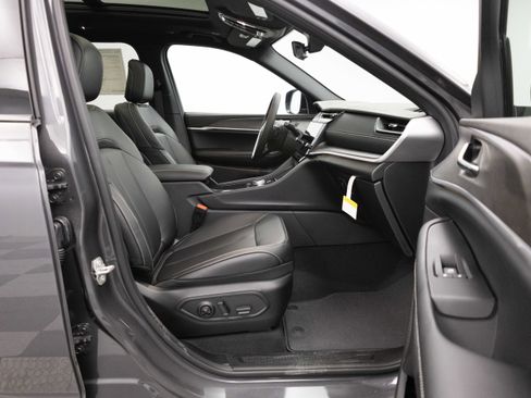 New 2026 Jeep Grand Cherokee L Limited w/ Limited Altitude Package AWD/4WD image 28