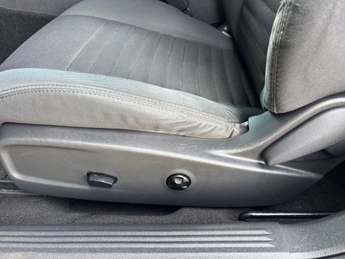 Used 2012 Dodge Challenger SXT image 18