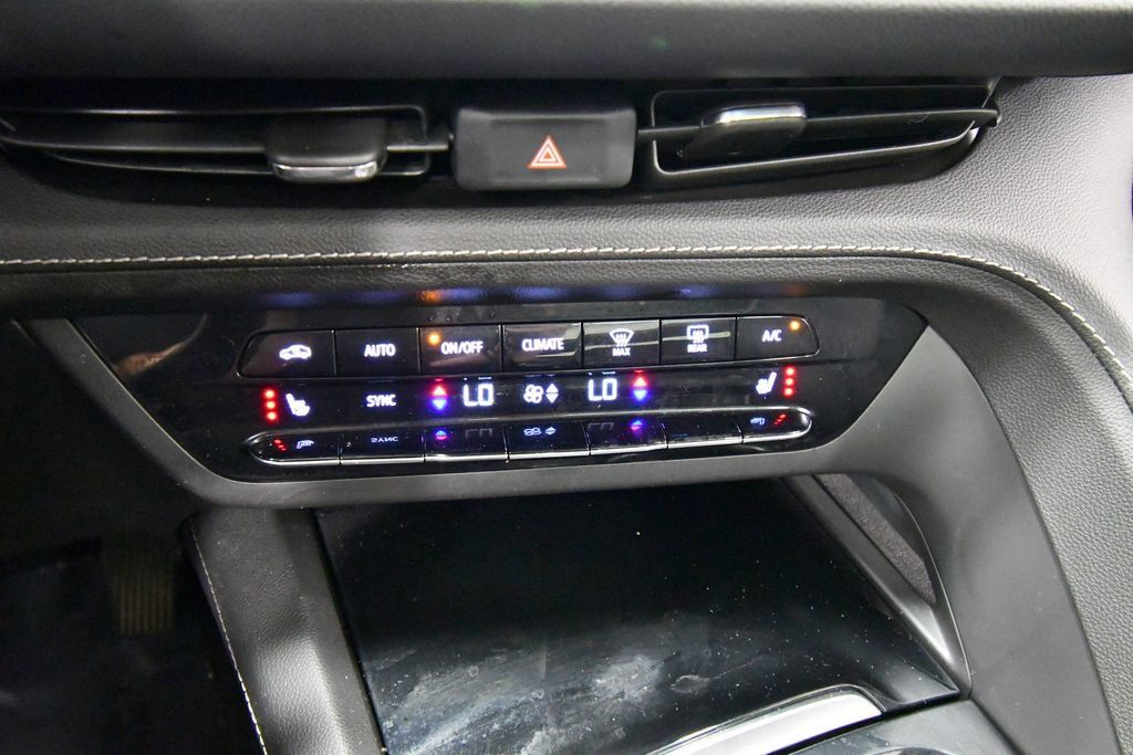 Used 2021 Buick Envision Essence w/ Technology Package I AWD/4WD image 27