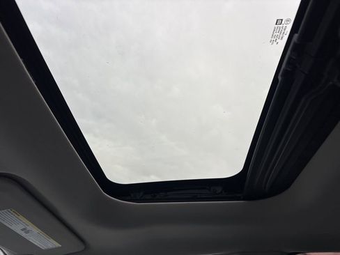 Used 2017 Chevrolet Traverse LT w/ Style and Technology Package image 35