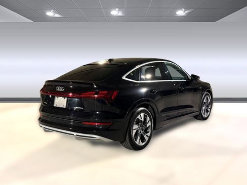 Used 2022 Audi e-tron Premium image 8