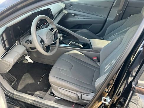 Used 2025 Hyundai Elantra Sport FWD image 2