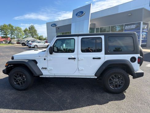 Used 2024 Jeep Wrangler Unlimited Sport AWD/4WD image 10