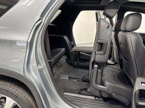 Used 2023 Chevrolet Traverse LT w/ LT Premium Package AWD/4WD image 48