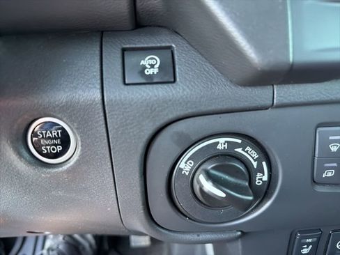 Used 2025 Nissan Frontier PRO-4X w/ Pro Premium Package image 11