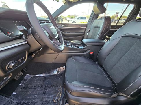 New 2026 Jeep Grand Cherokee Altitude AWD/4WD image 10