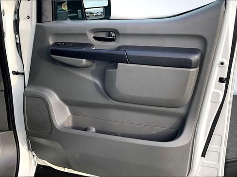 Used 2021 Nissan NV 3500 SV RWD image 23