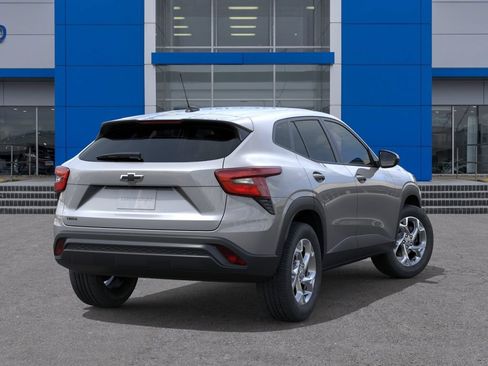 New 2026 Chevrolet Trax LS w/ LS Convenience Package FWD image 4