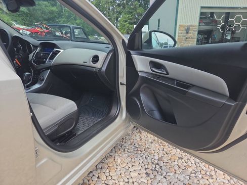 Used 2014 Chevrolet Cruze LT FWD image 20