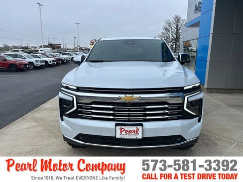 New 2026 Chevrolet Suburban Premier w/ Sun And Tow Package AWD/4WD image 2