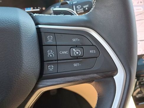 Used 2022 Jeep Grand Cherokee Limited AWD/4WD image 23