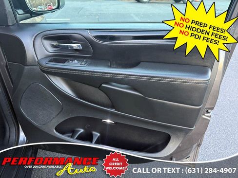 Used 2017 Dodge Grand Caravan SE image 25