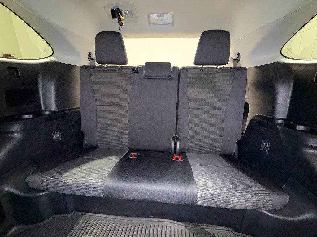 Used 2021 Toyota Highlander LE AWD/4WD image 21