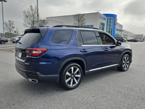 Used 2025 Honda Pilot Touring image 10