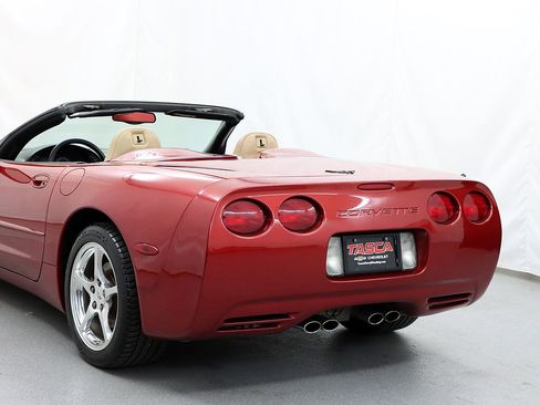 Used 2002 Chevrolet Corvette Convertible w/ Preferred Equipment Group2 RWD image 9