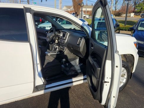 Used 2022 Chevrolet Colorado LT w/ Fleet Safety Package image 11