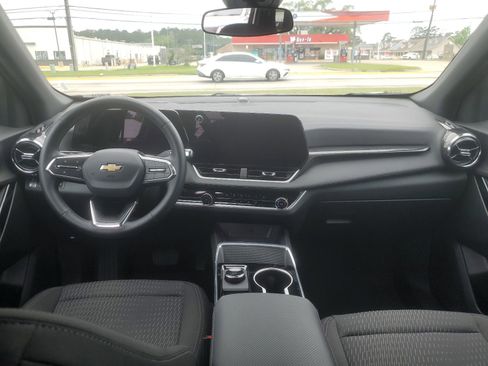 Used 2026 Chevrolet Equinox LT FWD image 9