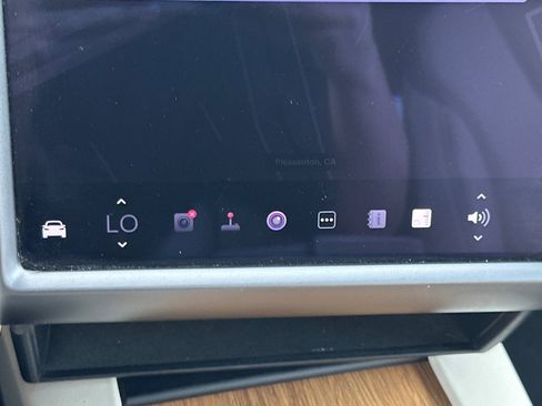 Used 2019 Tesla Model X Standard Range image 25