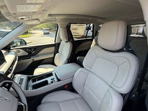 New 2025 Lincoln Aviator Reserve w/ Luxury Package image 13