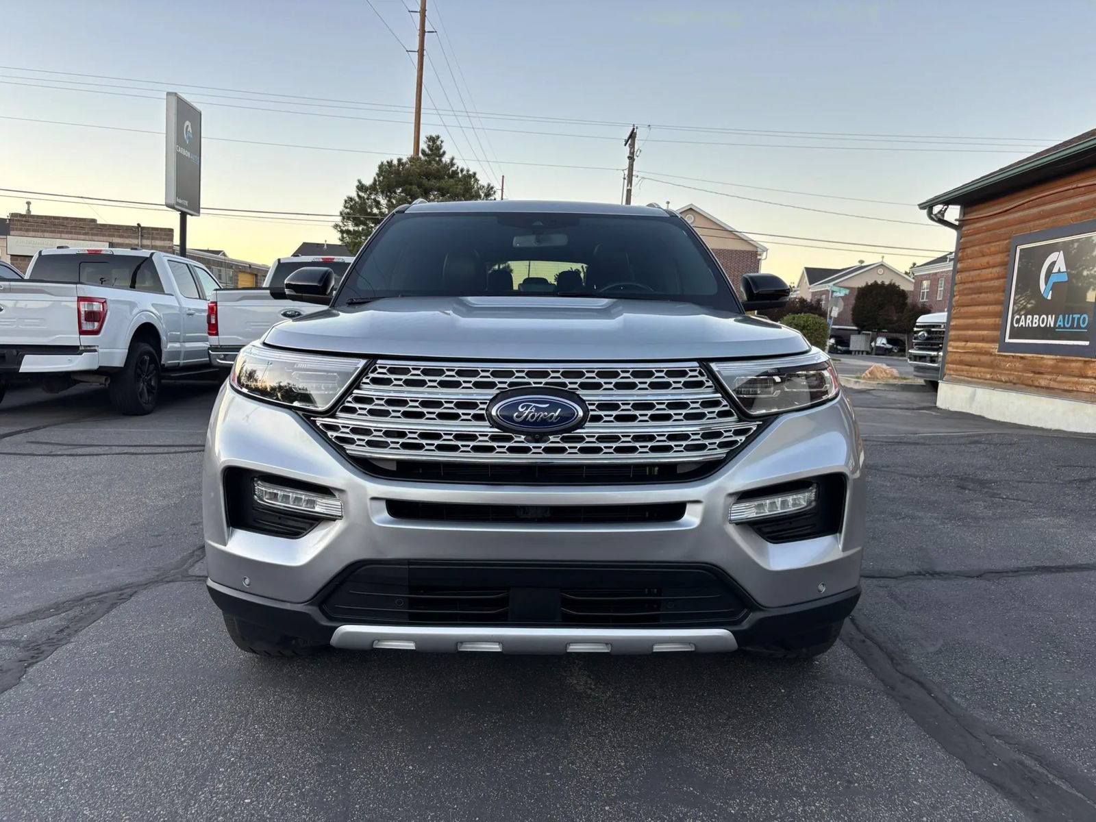Used 2023 Ford Explorer Platinum w/ Technology Package AWD/4WD image 2