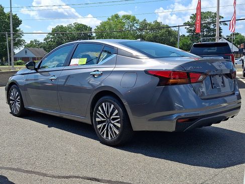 Used 2025 Nissan Altima 2.5 SV FWD image 4