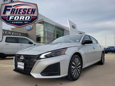 Used 2024 Nissan Altima 2.5 SV FWD image 1