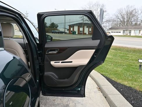 Used 2017 Jaguar F-PACE Prestige image 20