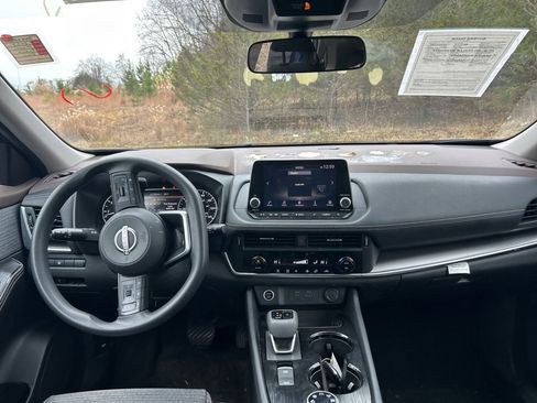 Used 2023 Nissan Rogue SV image 7