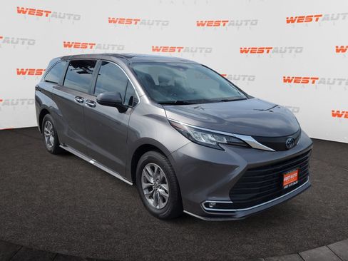 Used 2023 Toyota Sienna XLE AWD/4WD image 7