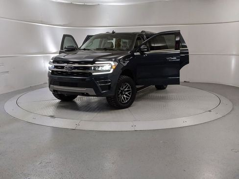 Used 2024 Ford Expedition Limited image 13