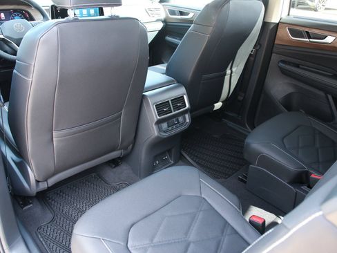 Certified 2026 Volkswagen Atlas SE FWD image 28