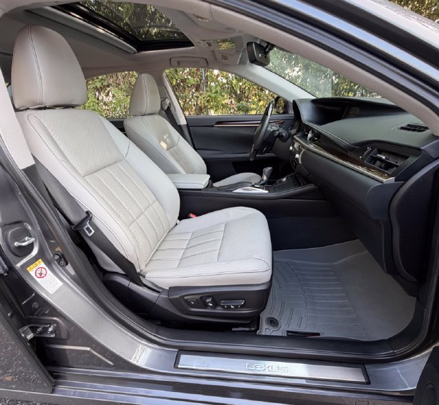 Used 2017 Lexus ES 350 w/ Luxury Package FWD image 24