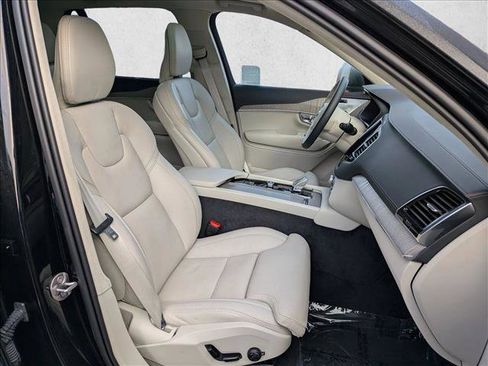 Certified 2025 Volvo XC90 B6 Ultra w/ Lounge Package image 22