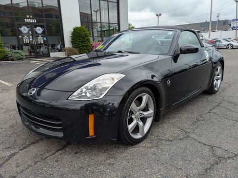 Used 2006 Nissan 350Z Touring RWD image 2