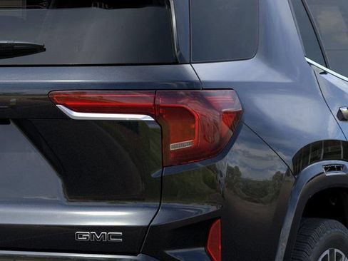 New 2026 GMC Terrain Denali w/ LPO, Black Badging Package AWD/4WD image 11