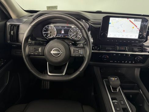 Used 2025 Nissan Pathfinder SL image 14