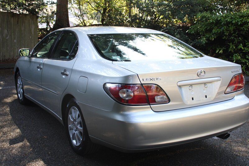 Used 2003 Lexus ES 330 w/ Premium Pkg FWD image 4