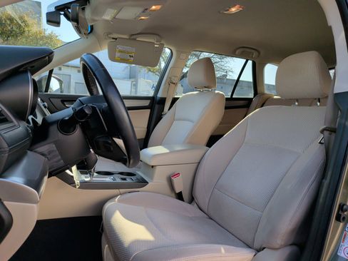Used 2018 Subaru Outback 2.5i Premium image 16