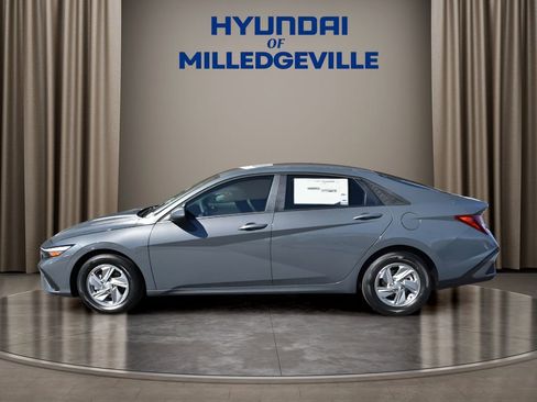 New 2026 Hyundai Elantra SE image 2