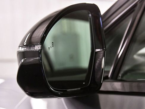 Used 2024 Lincoln Nautilus Reserve w/ Equipment Group 203A image 12