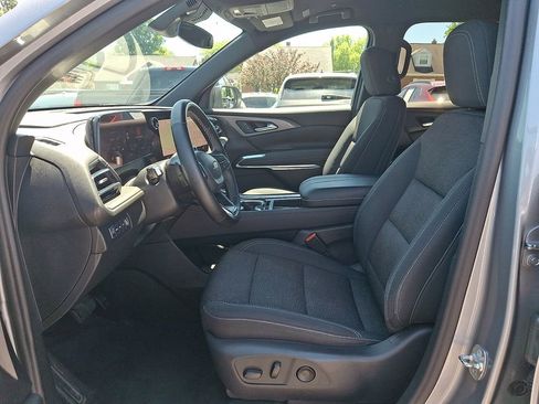Used 2024 Chevrolet Traverse LT AWD/4WD image 17