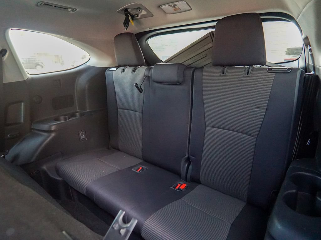 Used 2022 Toyota Highlander LE AWD/4WD image 32