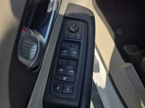 Used 2020 Chrysler Pacifica Touring image 15