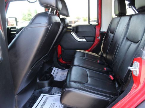 Used 2017 Jeep Wrangler Unlimited Rubicon w/ Connectivity Group AWD/4WD image 14