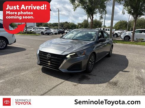 Used 2024 Nissan Altima 2.5 SV FWD image 1