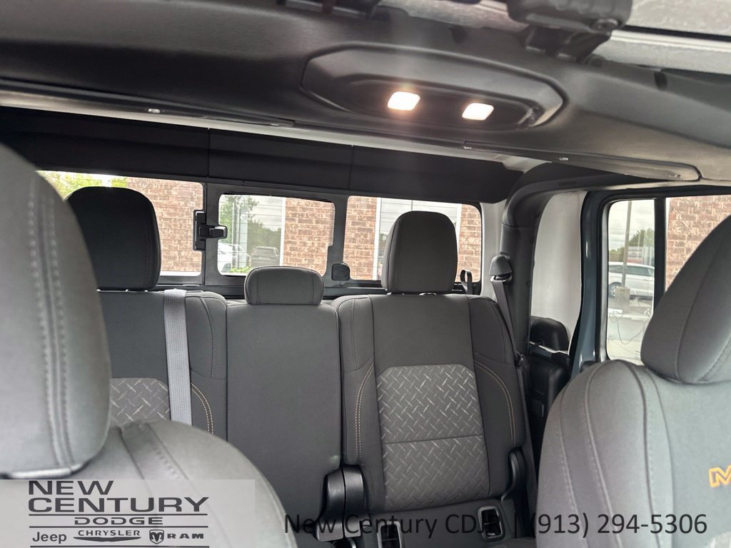 Used 2026 Jeep Gladiator Mojave AWD/4WD image 18