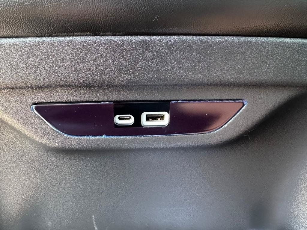Used 2024 Chrysler Pacifica Limited FWD image 35